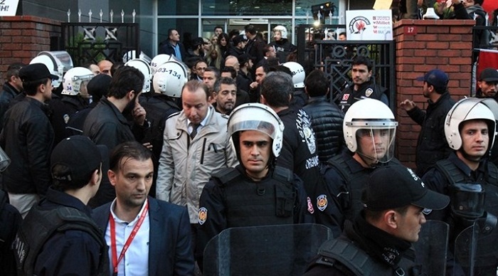 Turkish police storm opposition BugunTV during live broadcast